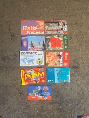 Une collection de cartes téléphoniques anciennes 