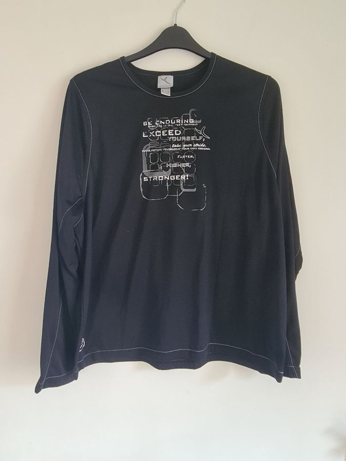 T-shirt noir manches longues / Taille XXL