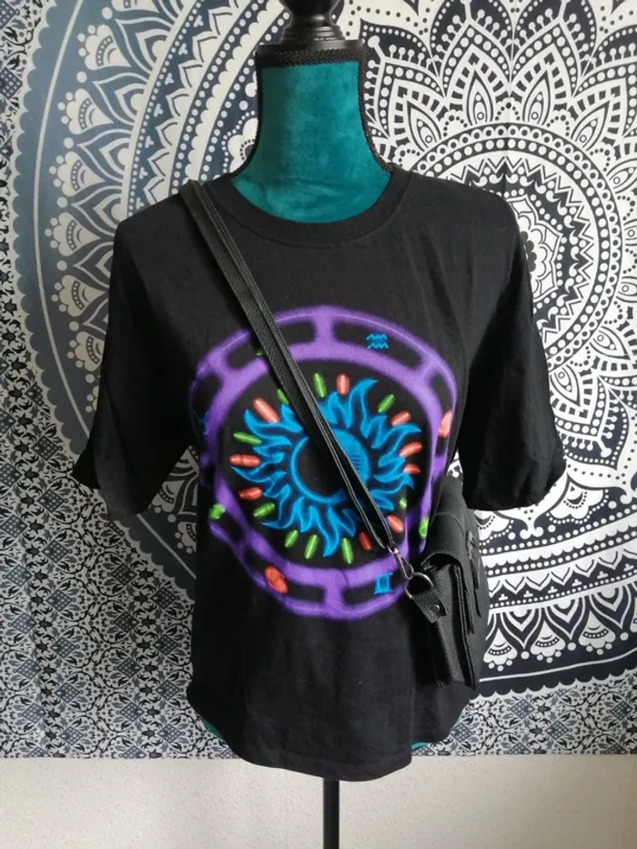 Tee-shirt noir imprimé soleil et signes astrologiques fluos / jennyfer / (XXS)