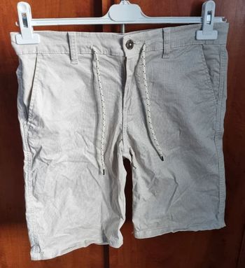 Short chino taille 38 crème à motif gris