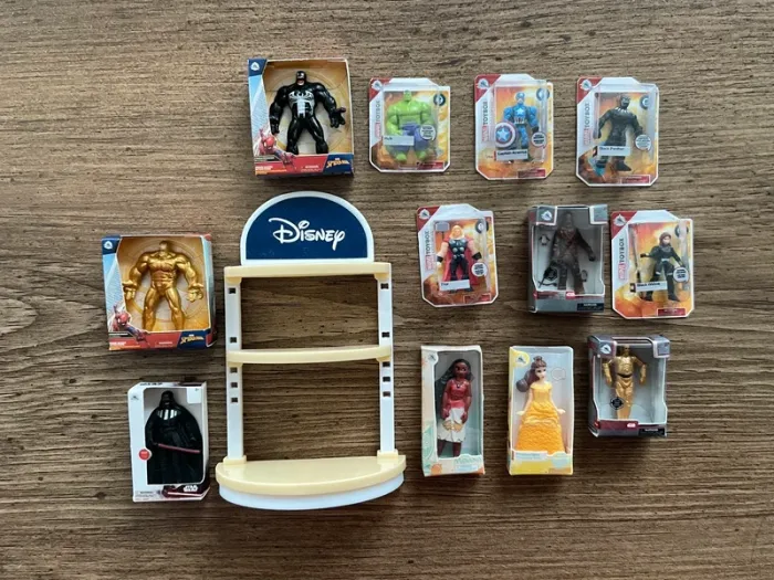 Lot 1 - Mini Brands Disney