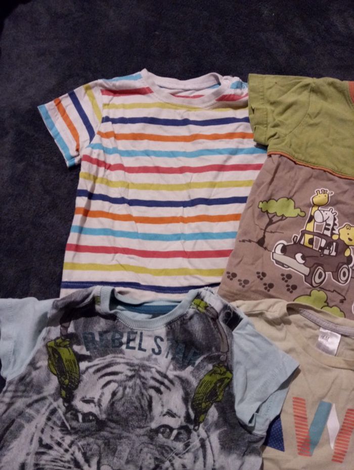 Lot de 6 t-shirts + 2 bobs 24 mois - photo numéro 2