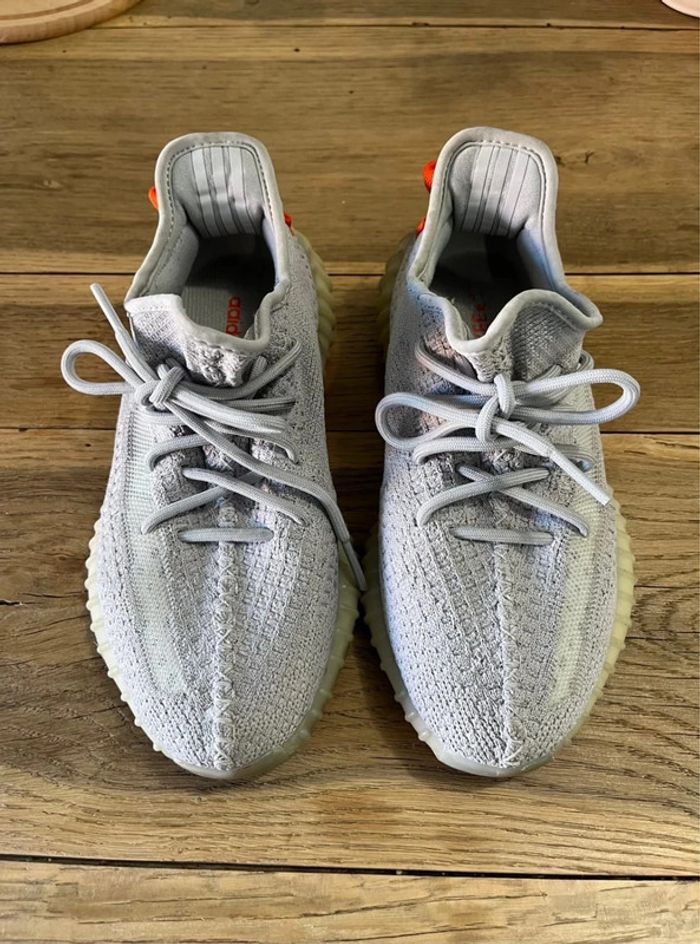 Adidas Yeezy Boost 350 V2 Tail Light - photo numéro 2
