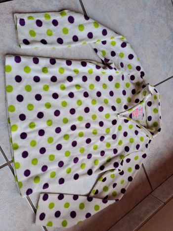 Sweat polaire taille 9 10 ans.