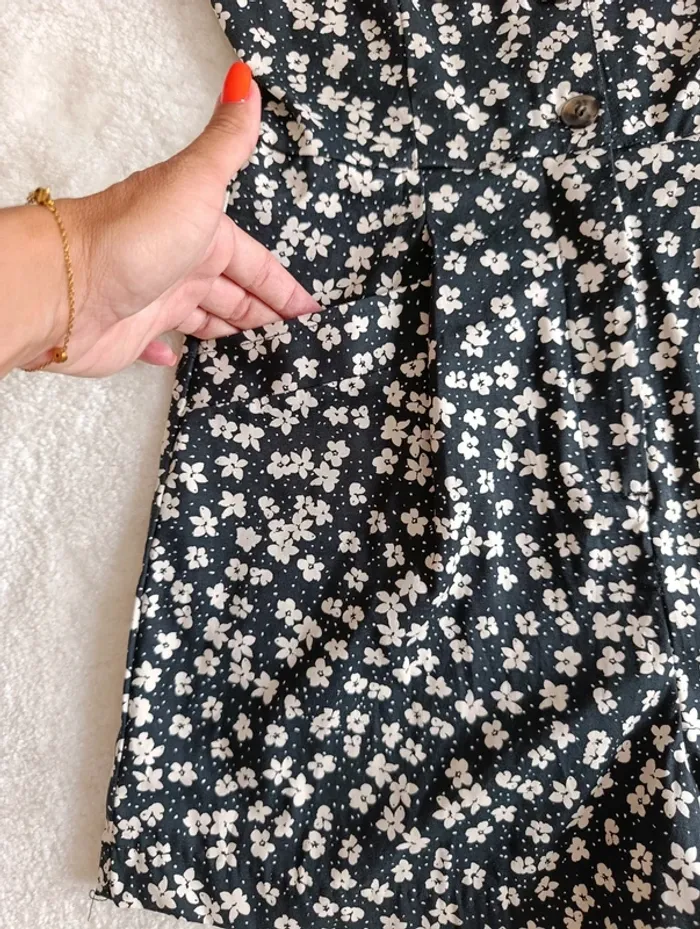 Combishort H&M 36 noir fleuri blanche manches courtes bouffantes - photo numéro 6