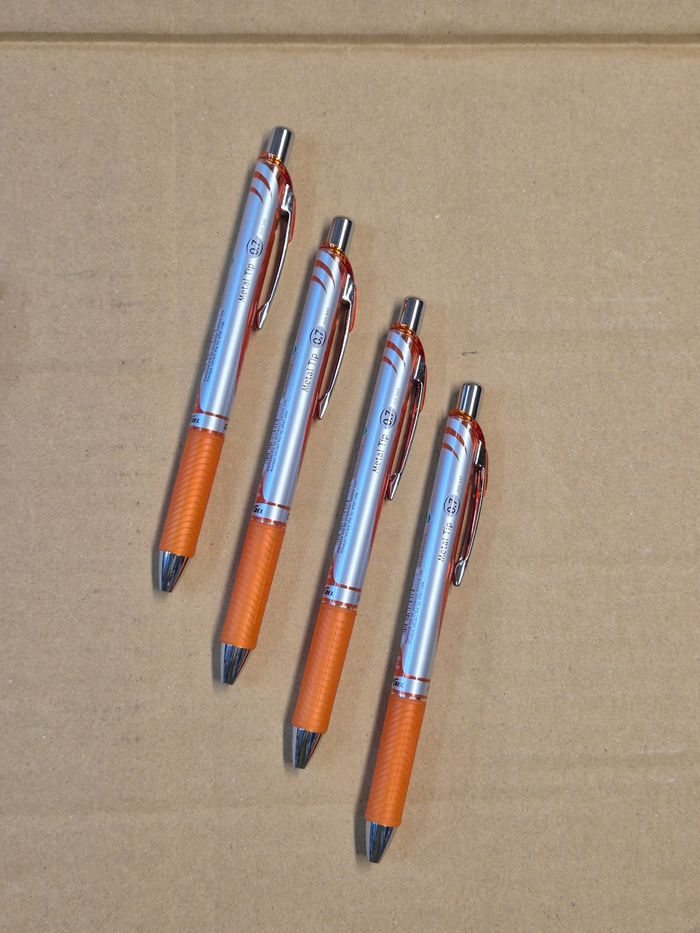 Lot 4 stylos Pentel Energel orange