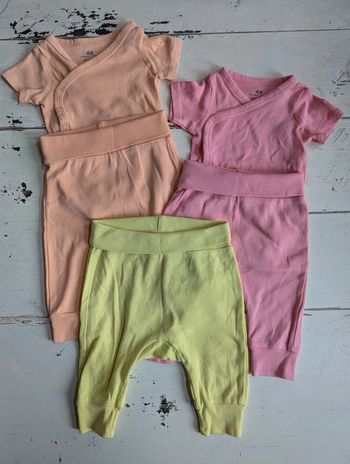 Lot H&M bébé - 3 pantalons sarouel + 2 bodies
