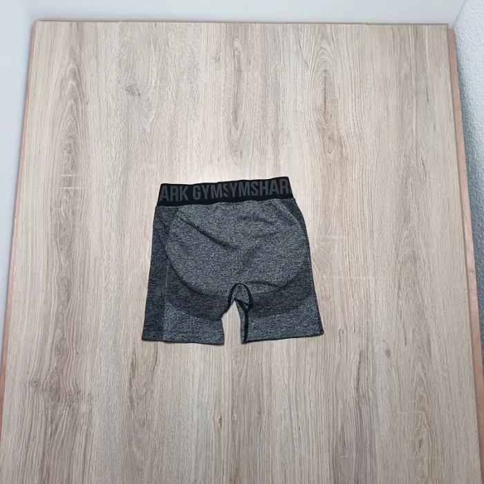 Short gymshark femme xs gris chiné - photo numéro 3