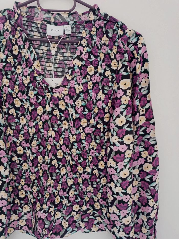 Blouse fleurie à volants Vila Taille 38 Neuf avec étiquette - photo numéro 2