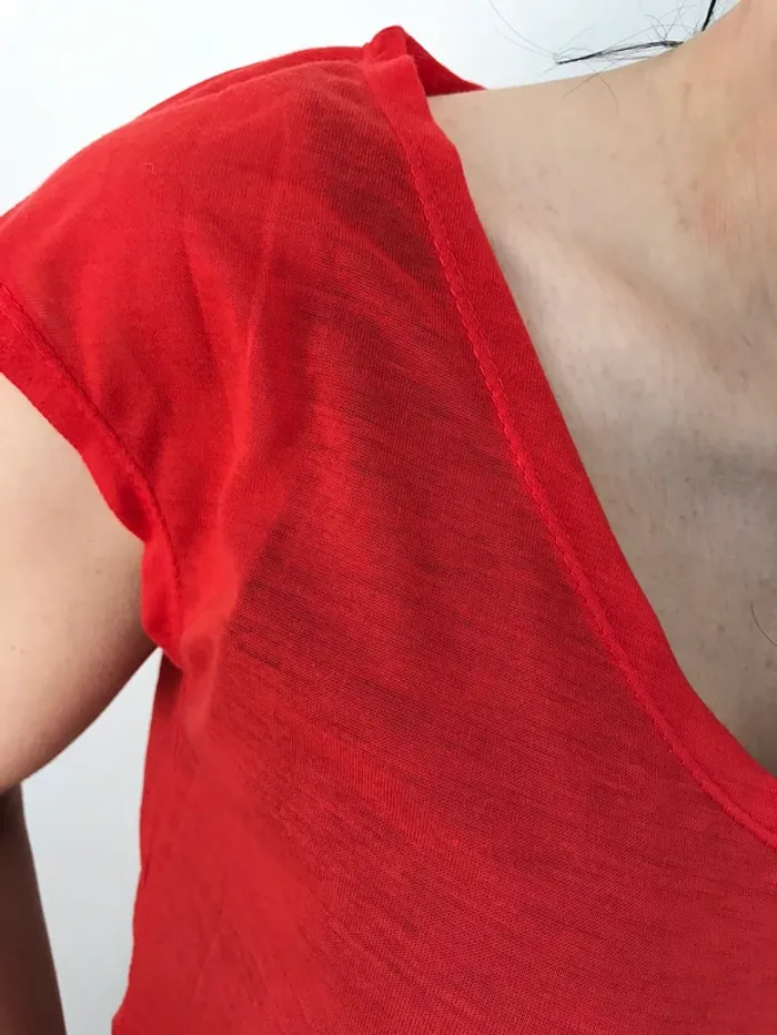 Tee-shirt rouge maille translucide légère - photo numéro 3