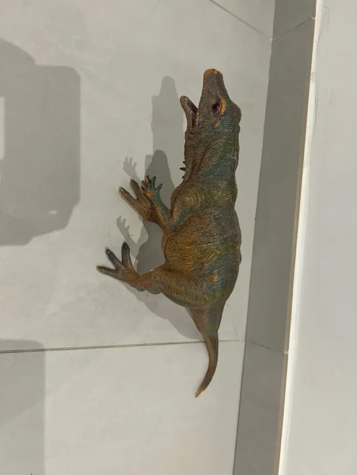 Dinosaure en jouet - photo numéro 4