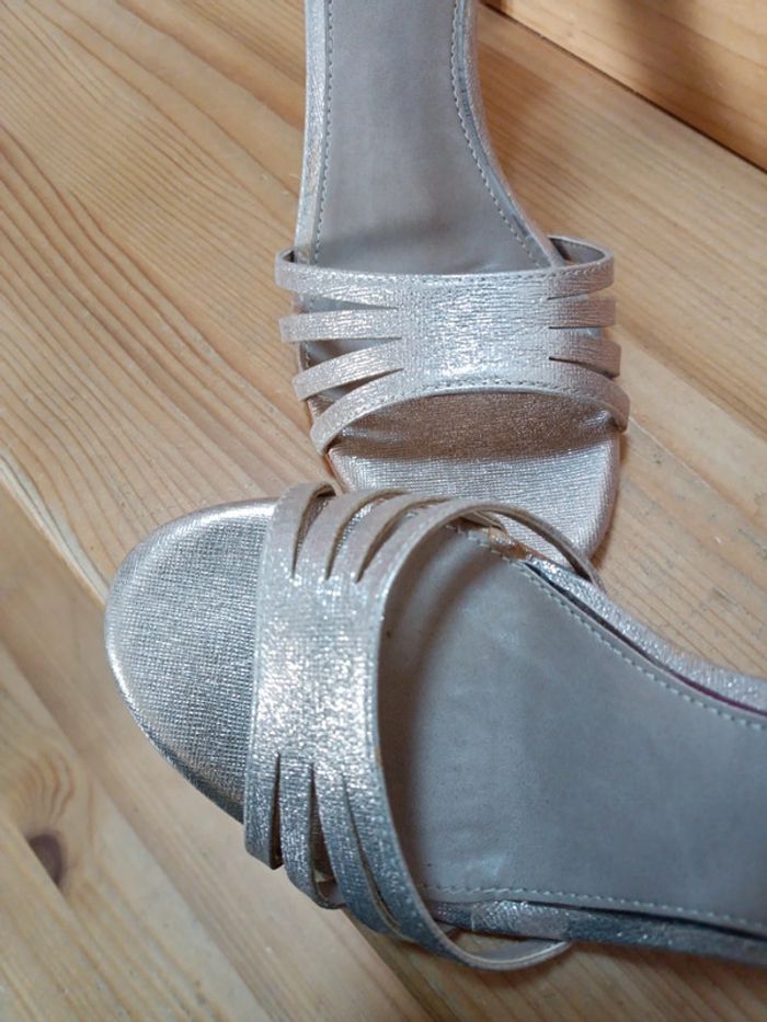 Jolie chaussure femme - photo numéro 2