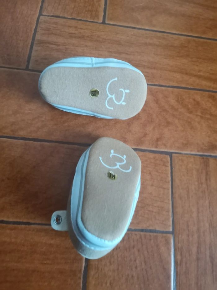 Petits chaussons / petites chaussures noukies jamais portées - photo numéro 2