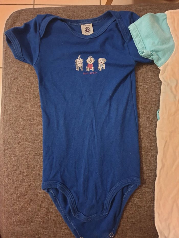 Lot body et combishort 24 mois/ 2 ans - photo numéro 2
