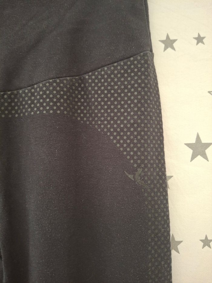 Pantalon sport taille élastique 12 ans Décathlon 
Très bon état ni trous ni tache - photo numéro 4