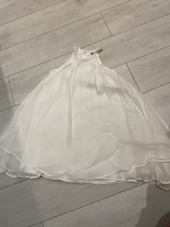 Robe blanche tape à l’œil