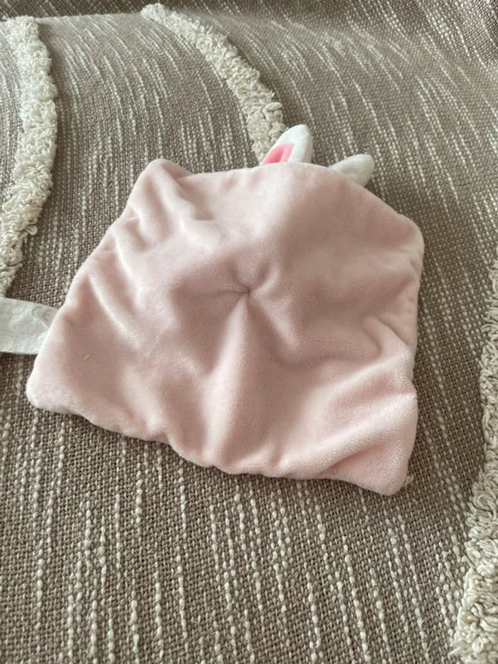 Peluche doudou plat 20cm kimbaloo lapin rose et blanc très bon état - photo numéro 3