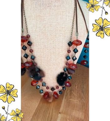 Collier original multirangs - Perles ambrées et noires + pompons fourrure – Collection PMN