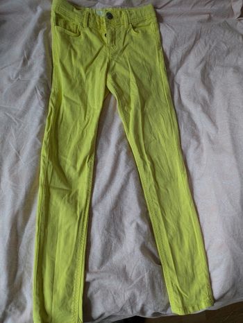 Jean slim neuf jaune taille 9 ans