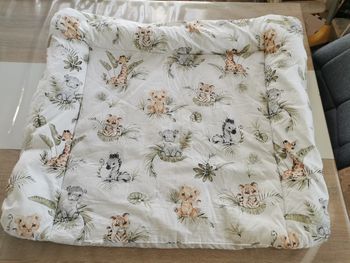 Ensemble rideaux et coussin à langer 