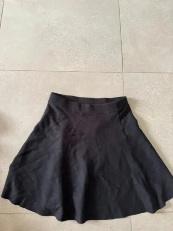 Jupe élastique noire Y.A.S, taille M, neuve avec étiquette, valeur 50€ 50cm longueur