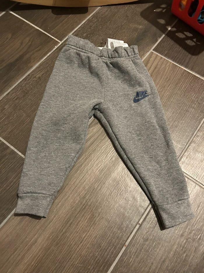 Ensemble Nike t 18 mois - photo numéro 4