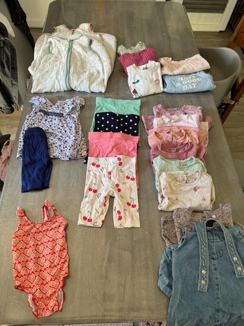 Lot vêtement fille taille 12 mois