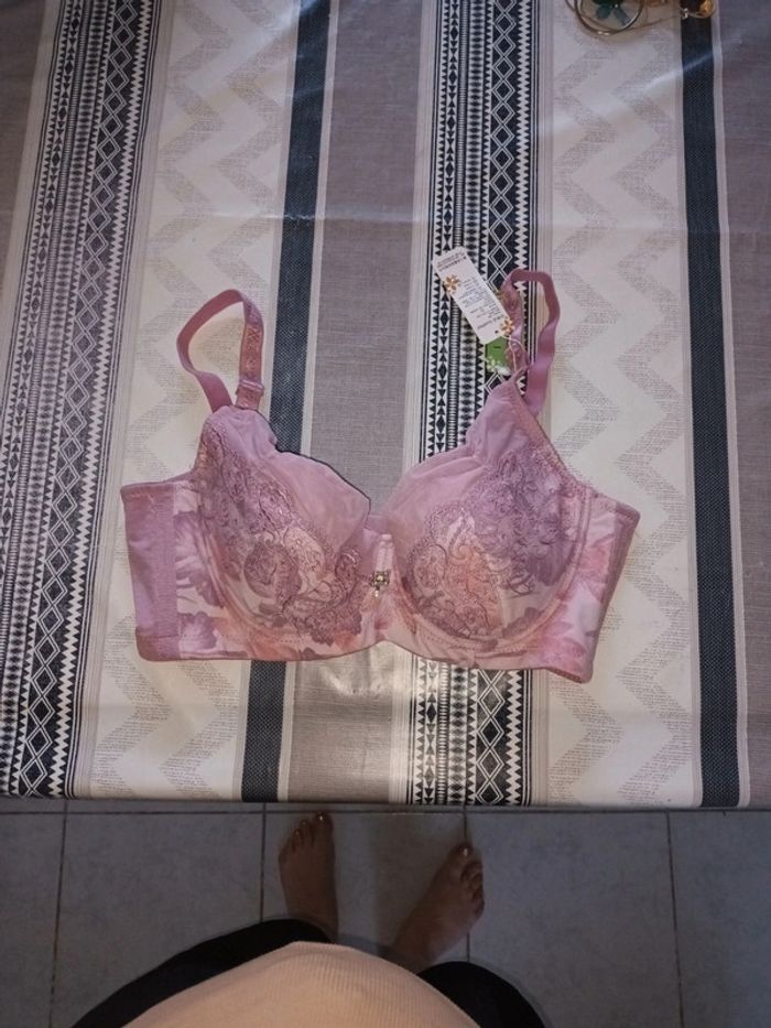 Soutien gorge fleuri lila
