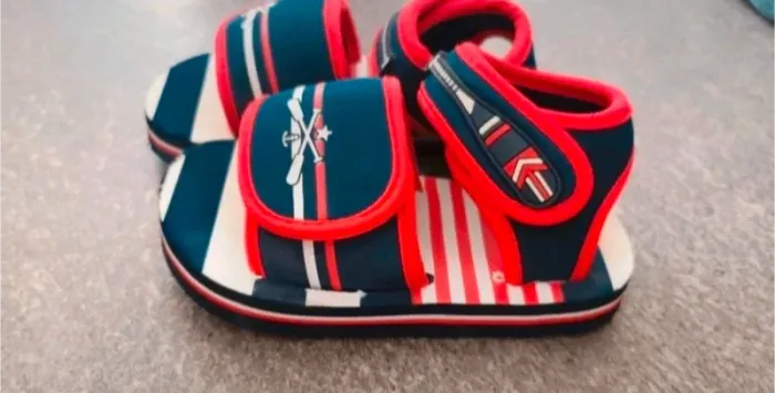 Sandales à scratchs bébé garçon 23 comme NEUVES - photo numéro 2