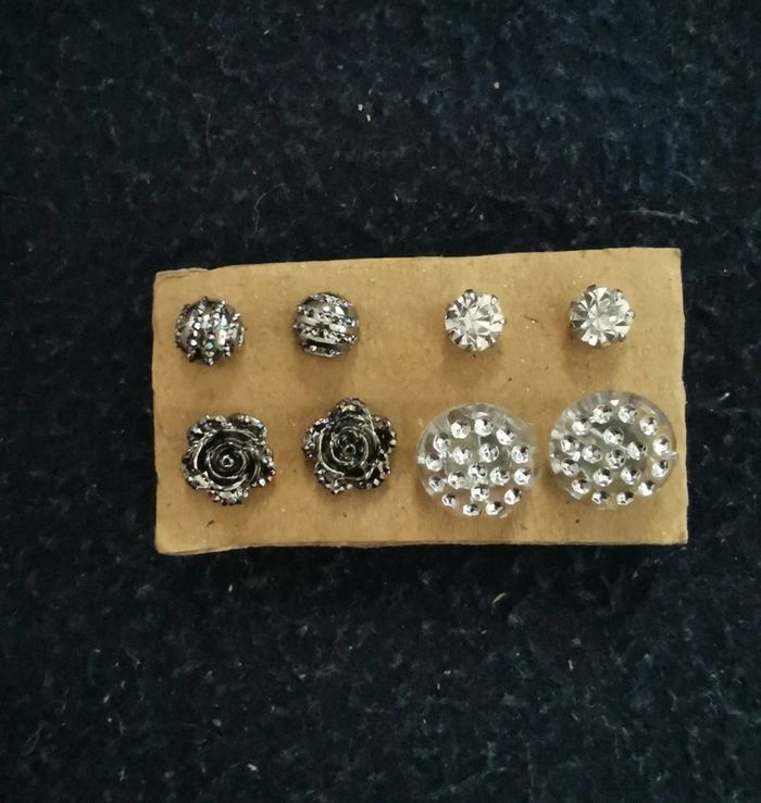 Lot de 4 puces d'oreilles à strass