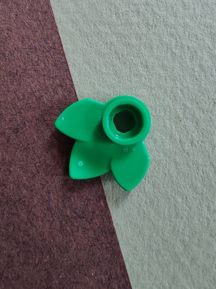 200 feuilles vert clair LEGO 🍃 - État neuf🌟 - Envoi rapide🚚💨 - photo numéro 2