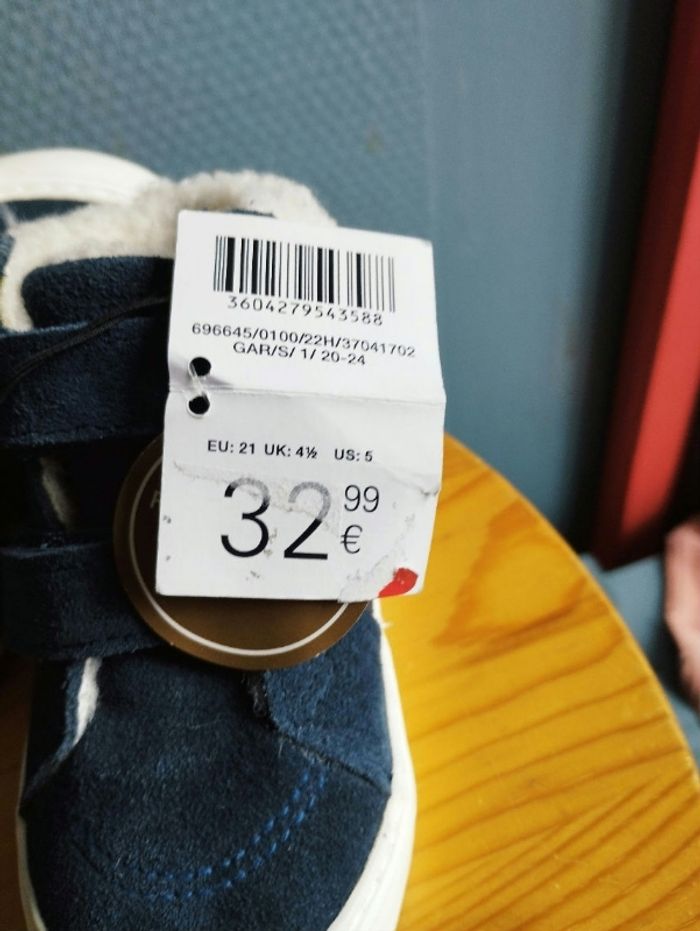 Bottes fourrées  taille 21, croute en cuir - photo numéro 4