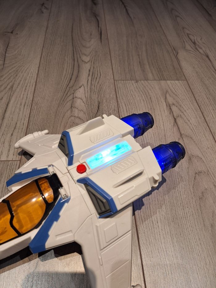 Vaisseau buzz l'éclair lightyear - photo numéro 2