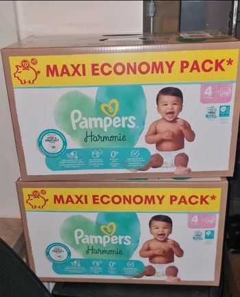 Lot de 2 cartons de couches pampers harmonie taille 4