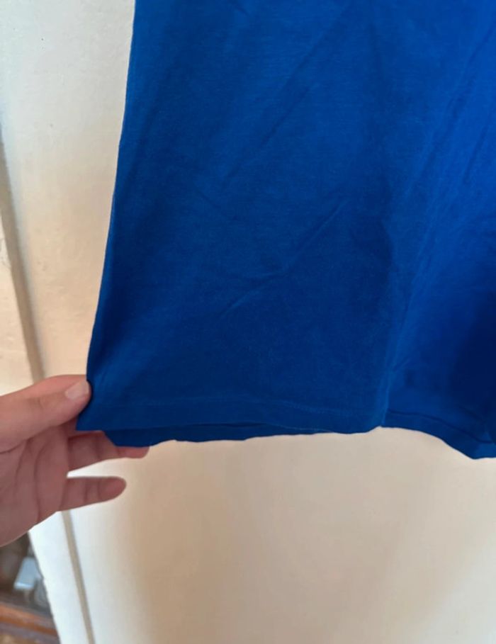 T-shirt. A manches courtes. Femme. Bleu. Amazon. - photo numéro 6