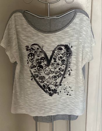 T shirt gris et blanc coeur tête de mort T L