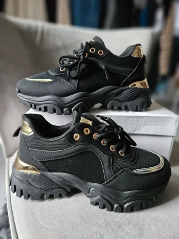 Baskets noires et or pointure 40