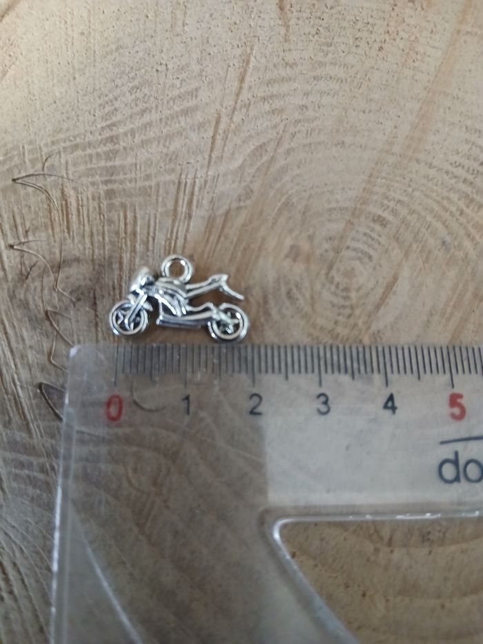 Lot de 22 breloques moto - photo numéro 2