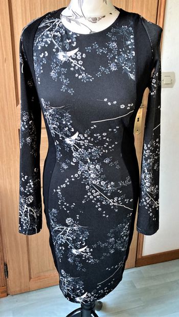Robe noire fleurs de cerisiers motifs argentés Mango taille 38/40