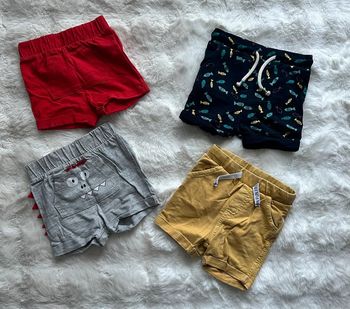 Lot, quatre shorts en très bon état