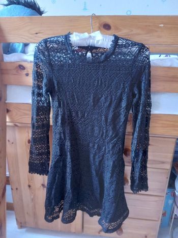 Robe noire en dentelle