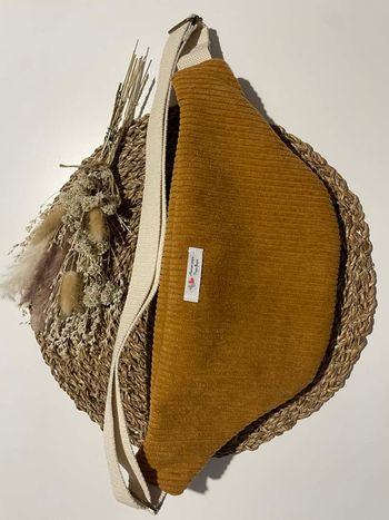 Sacoche banane fait main en tissu velours côtelé moutarde