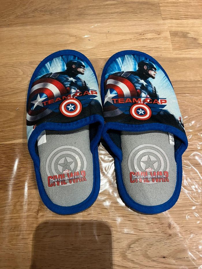 Chaussons neufs taille 30 Captain america Marvel - photo numéro 2