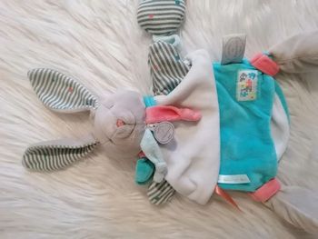 Doudou marionnette tête de lapin doudou et compagnie 