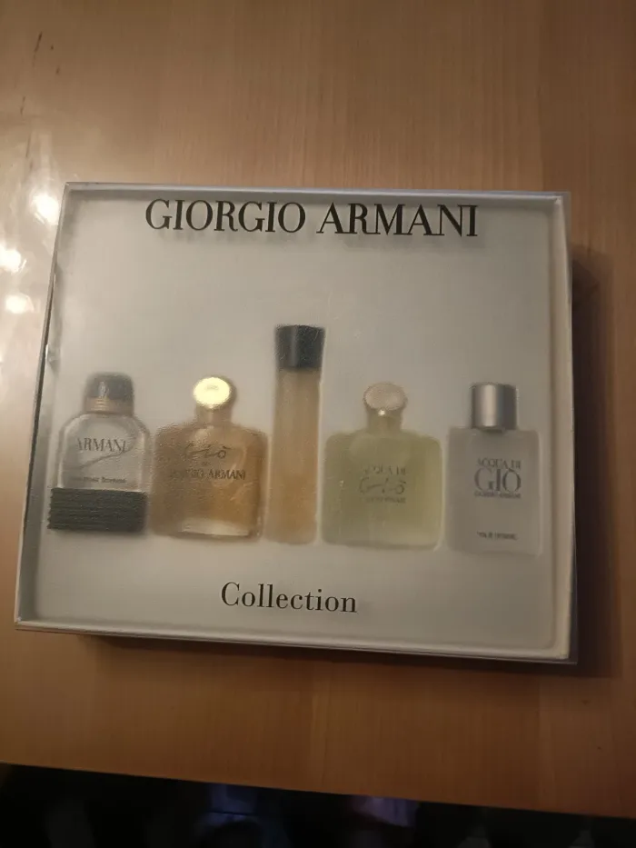COFFRET GIORGIO ARMANI 5 MINIATURES UNE DE 3ML ET 4 DE 5ML