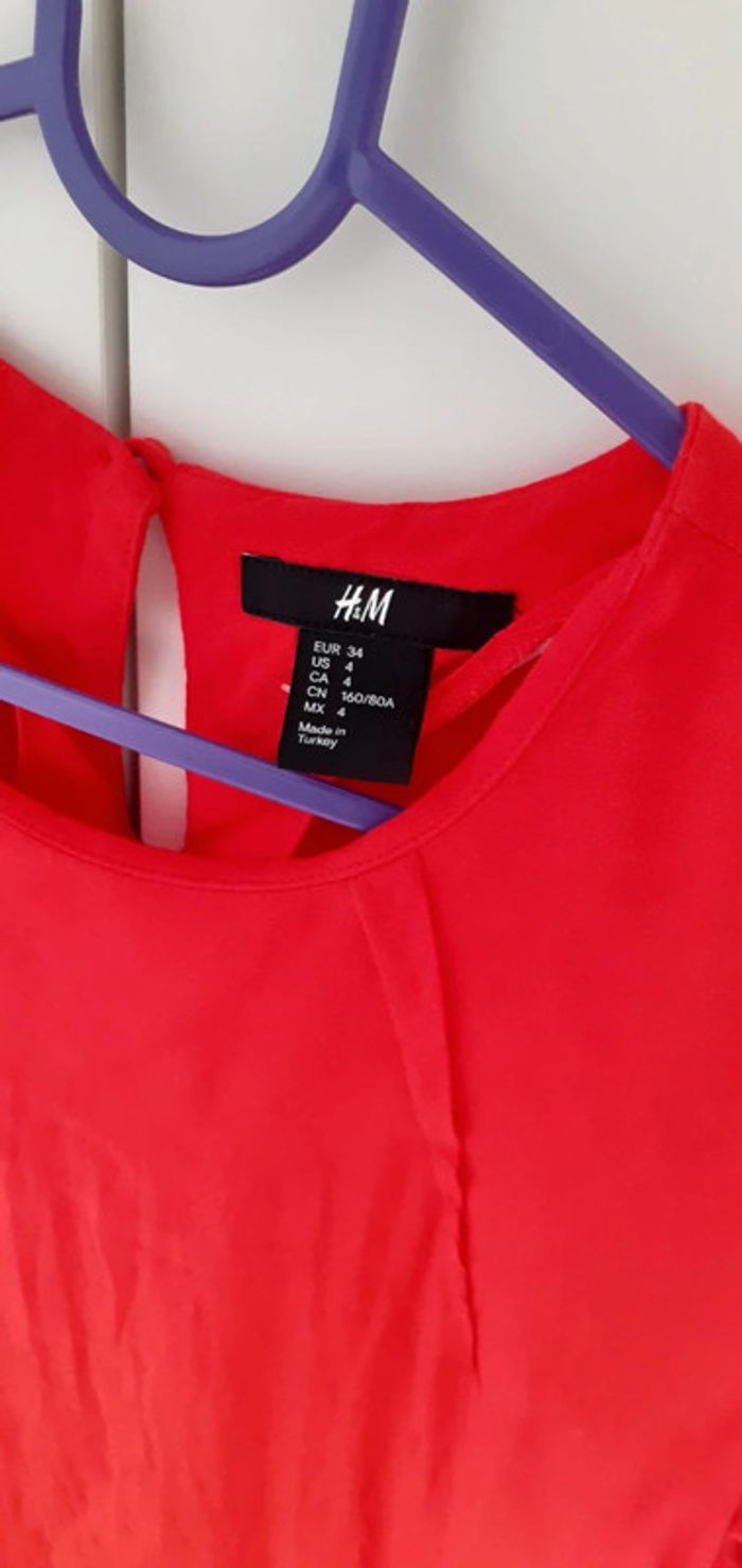 Robe Rouge juste laver - photo numéro 3