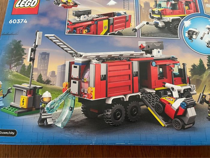 Boîte lego City 60374 Neuve Le camion d’intervention des pompiers - photo numéro 11
