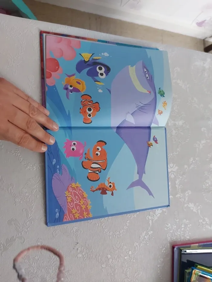 Livre Disney Le monde de Nemo Drôles de requin - photo numéro 4