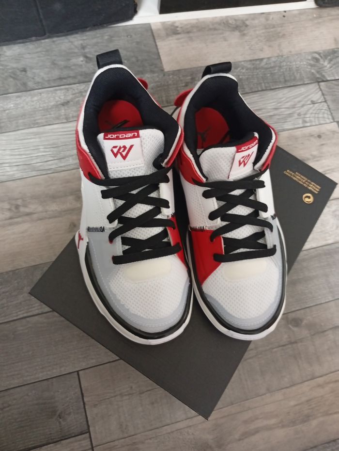 Basket Jordan taille 38.5