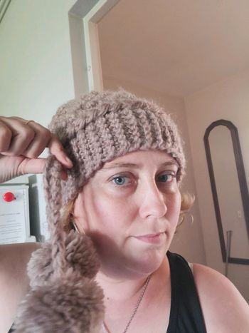 Bonnet pompons beige